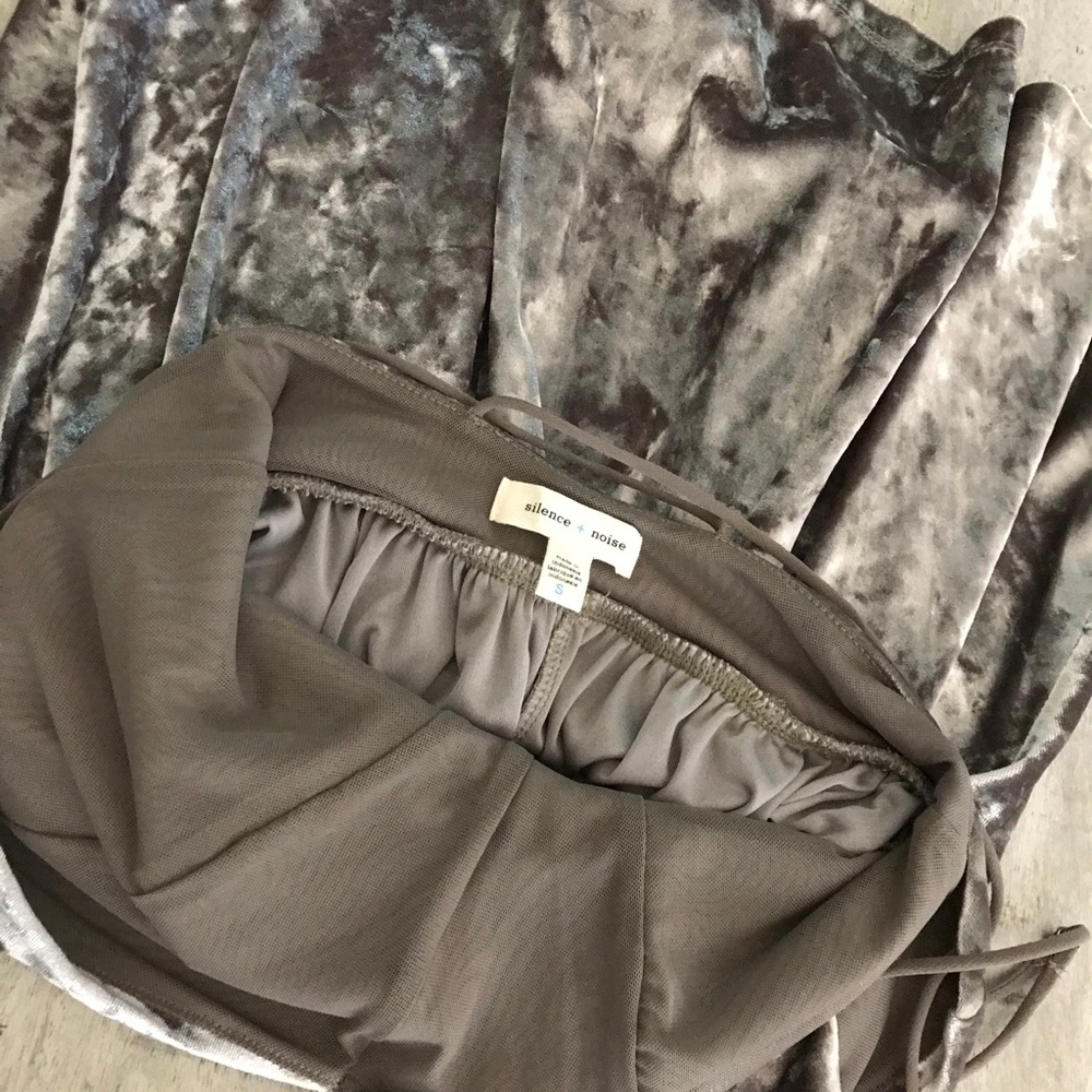 Silence & Noise Crushed Velvet Romper - Picture 5 of 8